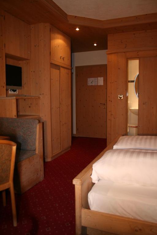 Gasthof Majestic Bressanone Room photo